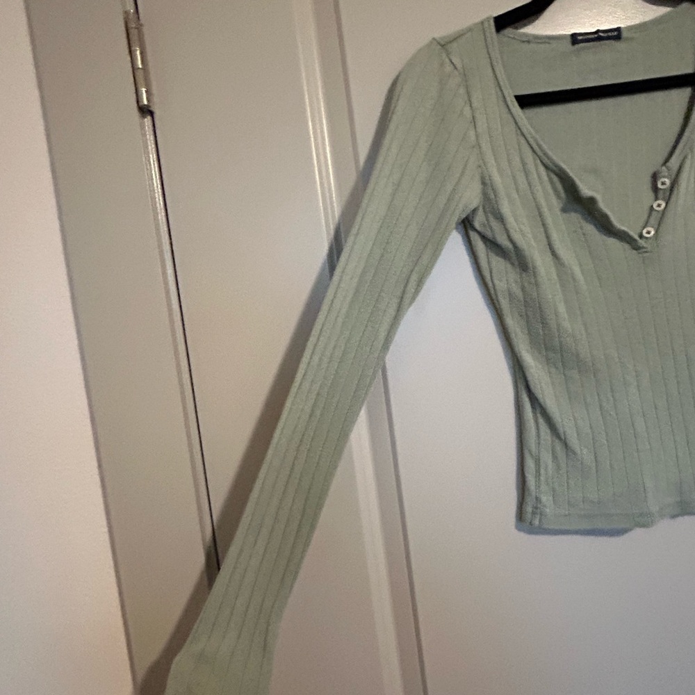 Brandy Melville long sleeve Top in Green - Picture 4 of 4
